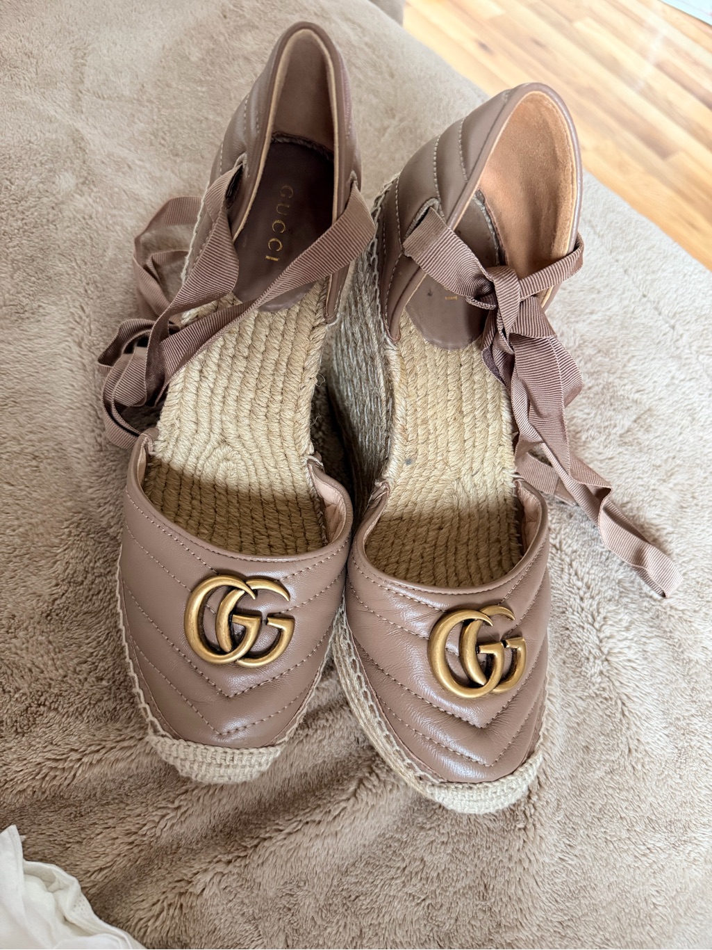 Gucci Dusty Pink Leather Espadrille Wedges With Gold Gg